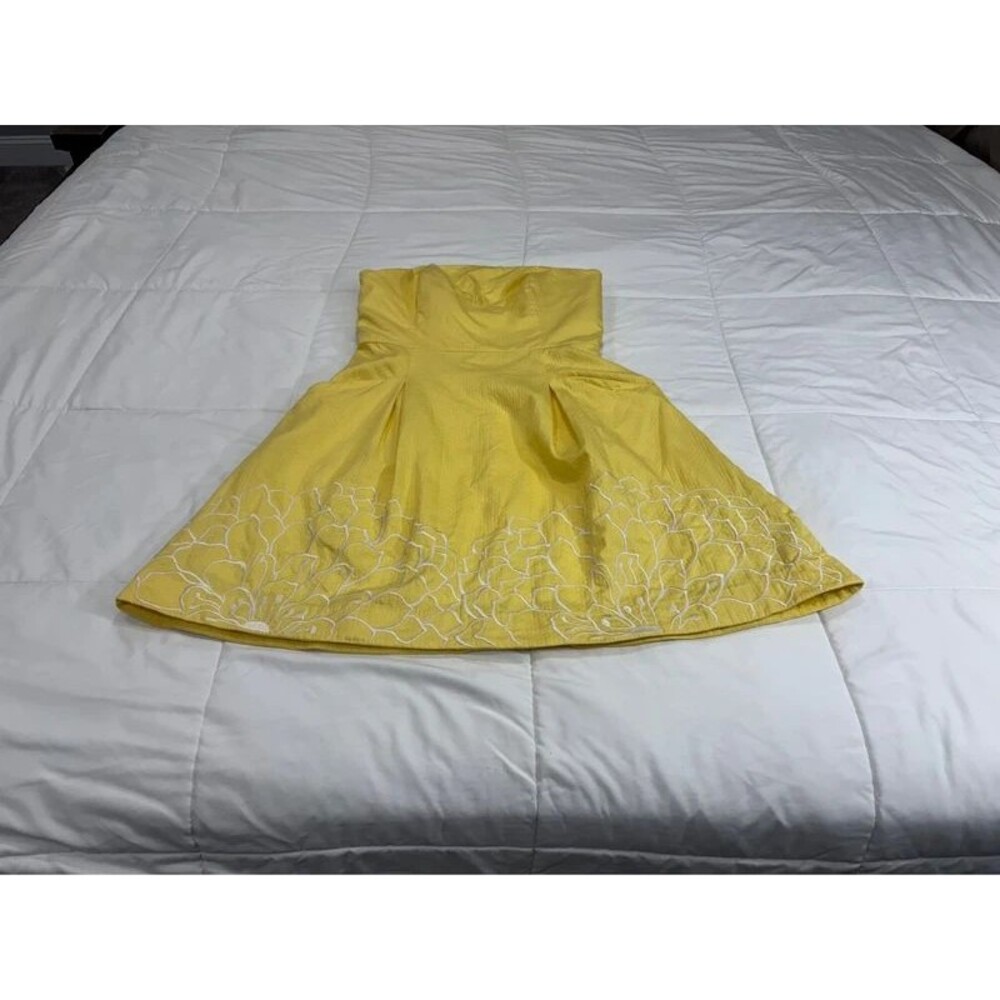 Size 8 Yellow w/White Embroidery Strapless Lilly Pulitzer Summer Dress